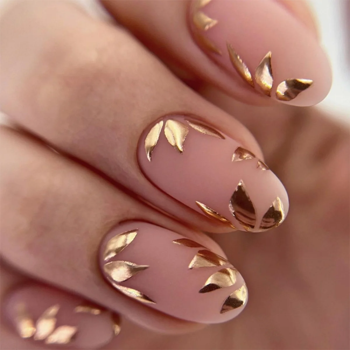 24pcs Nude Oval Fake Nails Press on Golden Leaves Design Full Cover Nail Tips Simple Almond Artificial False Nails Art Wearable
24pcs Nude Oval Fake Nails Press on Golden Leaves Design Full Cover Nail Tips Simple Almond Artificial False Nails Art Wearable