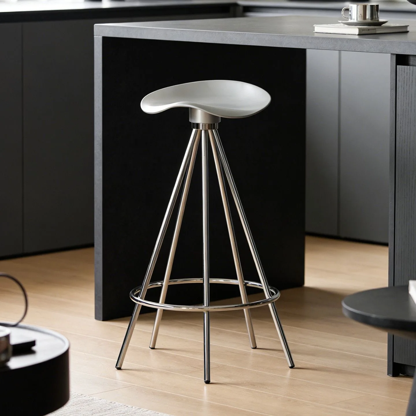 Modern Simplicity Jamaica Retro Swivel Bar Stool - Light Luxury Electroplated Metal High Stool For Home Designer Island Chair
Modern Simplicity Jamaica Retro Swivel Bar Stool - Light Luxury Electroplated Metal High Stool For Home Designer Island Chair