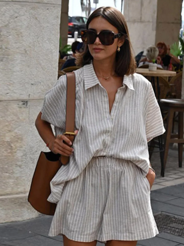 Fashion Lady Stripe Loose Short Pants Set For Women Chic Half Sleeve Lace Up Lapel Shirt Suit 2025 Summer Holiday Outfit New
Fashion Lady Stripe Loose Short Pants Set For Women Chic Half Sleeve Lace Up Lapel Shirt Suit 2025 Summer Holiday Outfit New