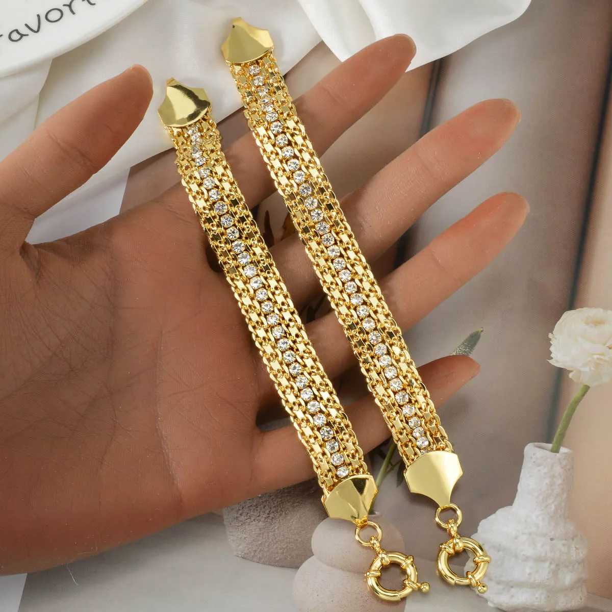 13MM Big Wide Bracelet for Women Men Hip Hop Cuban Chain Copper Gold Plated Bangle Wedding Jewelry Gift Anniversary Christmas
13MM Big Wide Bracelet for Women Men Hip Hop Cuban Chain Copper Gold Plated Bangle Wedding Jewelry Gift Anniversary Christmas