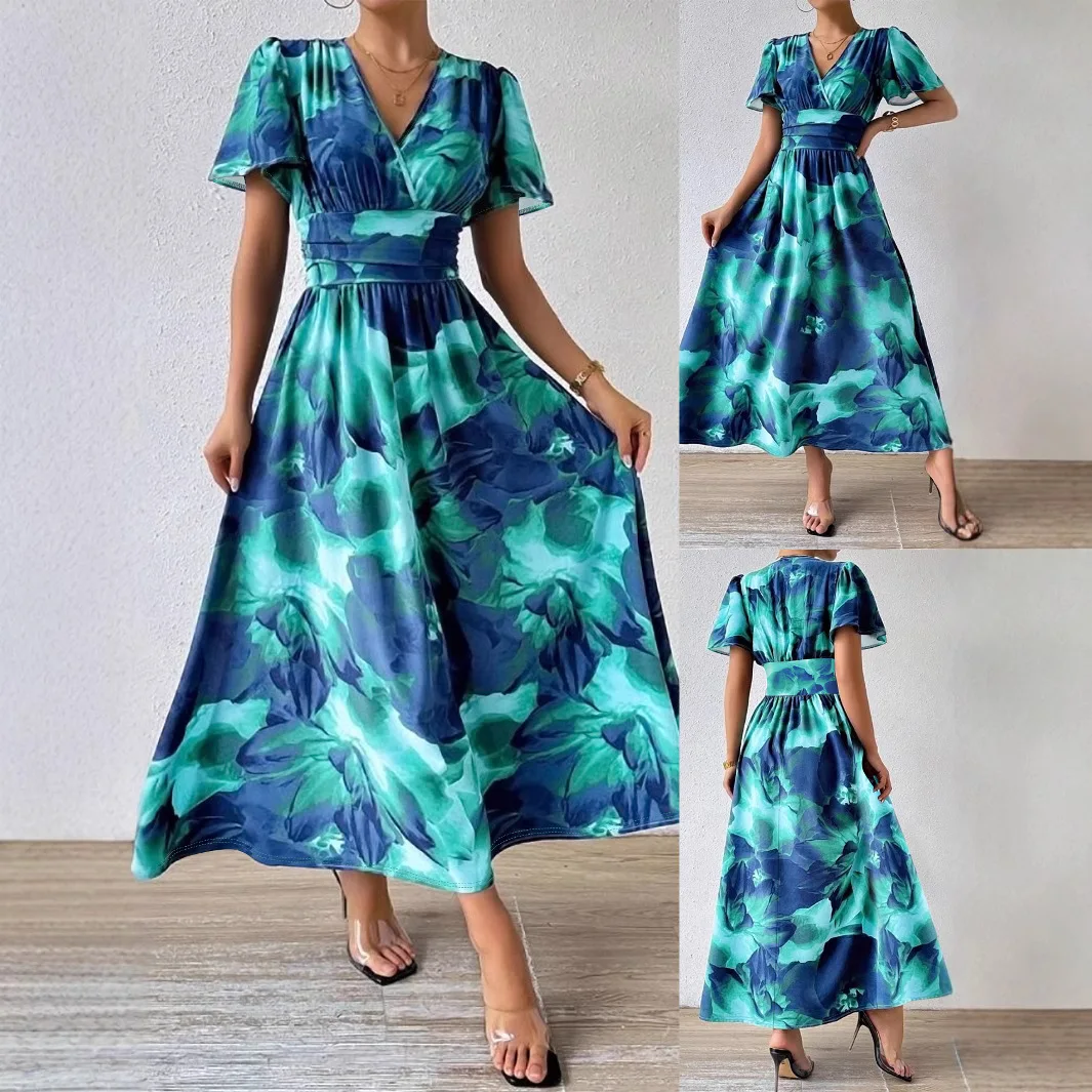 Stylish and elegant long dress in plus sizes, featuring a V-neck and tie-dye print.
Stylish and elegant long dress in plus sizes, featuring a V-neck and tie-dye print.