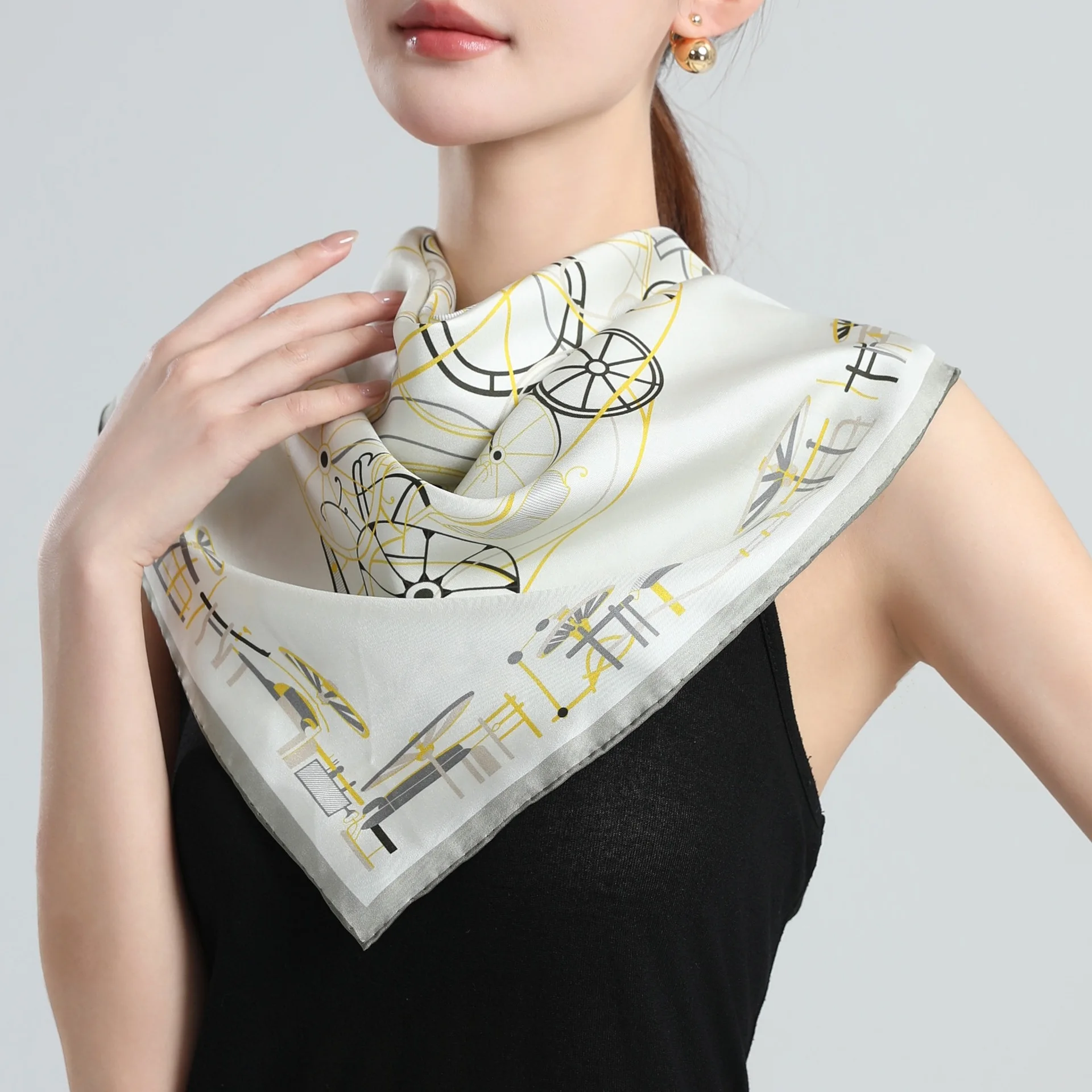90*90 Spring and Autumn Fashion Versatile Square Scarf High-end Mulberry Silk Women's White Neck Protection Scarf
90*90 Spring and Autumn Fashion Versatile Square Scarf High-end Mulberry Silk Women's White Neck Protection Scarf