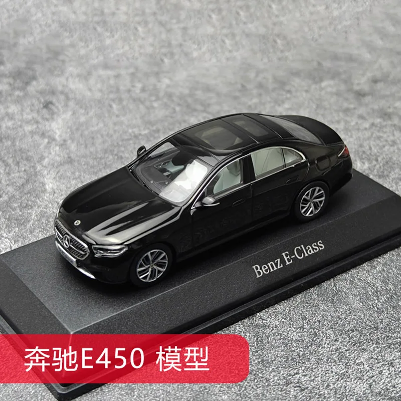 1:43 Scale E450 W214 E-Klasse Simulation Alloy Car Model Static Display Collectible Toy Gift Souvenir Decoration
1:43 Scale E450 W214 E-Klasse Simulation Alloy Car Model Static Display Collectible Toy Gift Souvenir Decoration