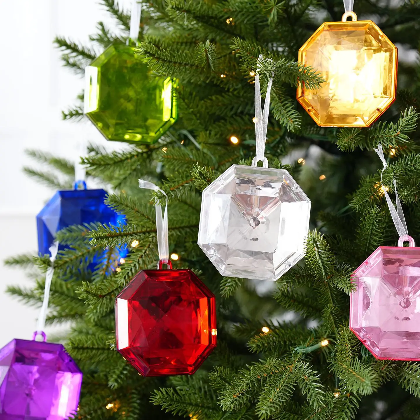 Diamond Shaped Hanging Decorations Square Christmas Tree Decor Round Gemstone Plastic Hanging Decor Upside Down Garland
Diamond Shaped Hanging Decorations Square Christmas Tree Decor Round Gemstone Plastic Hanging Decor Upside Down Garland