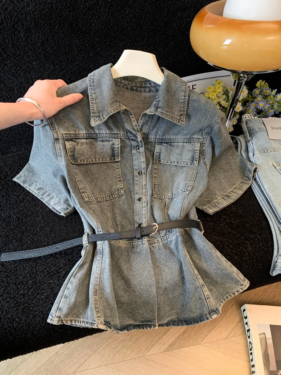 Retro American Collar Short Sleeve Denim Shirt Women Summer Commute Versatile Design Sense Top with Belt Pure Color Thin...
Retro American Collar Short Sleeve Denim Shirt Women Summer Commute Versatile Design Sense Top with Belt Pure Color Thin...