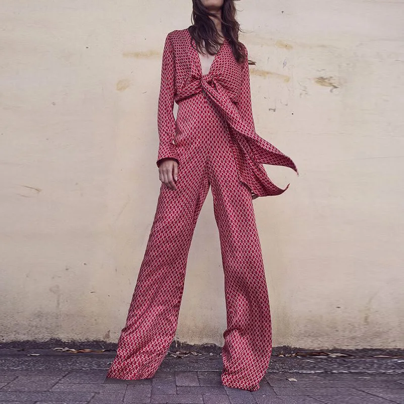 Spring and Summer New Women's Clothing New Product Long Sleeved Lace Up Jumpsuit Deep V-pants
Spring and Summer New Women's Clothing New Product Long Sleeved Lace Up Jumpsuit Deep V-pants