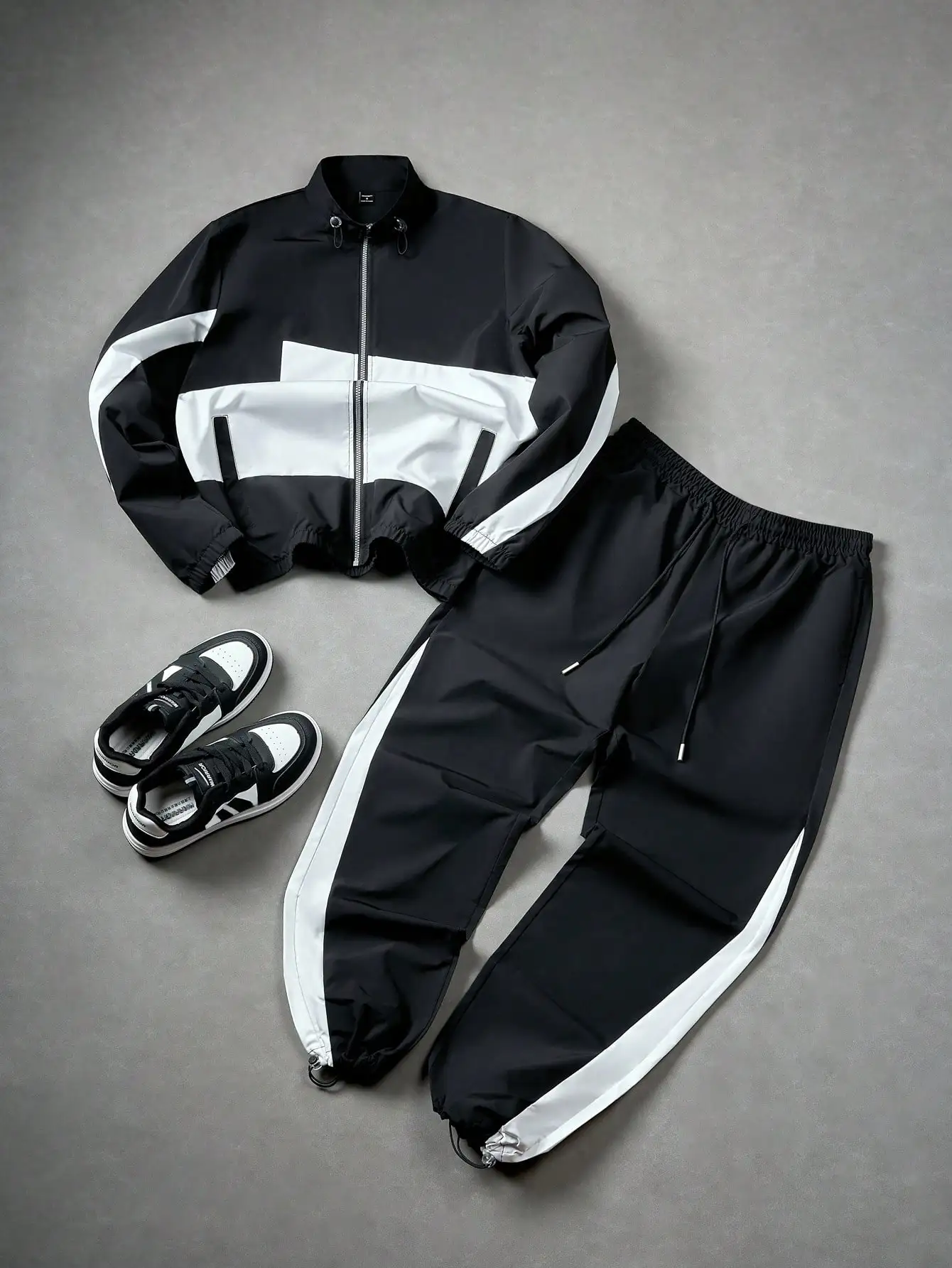 Black And White Splice Men's Tracksuit Set With Zipper Jacket And Drawstring Pants
Black And White Splice Men's Tracksuit Set With Zipper Jacket And Drawstring Pants