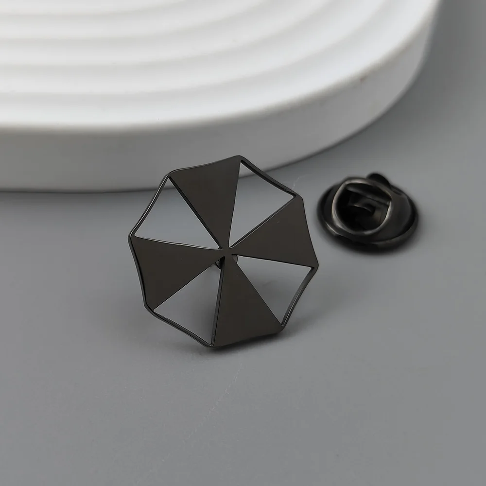 Unique 18K gold-plated stainless steel brooch: geometric umbrella design, fashionable lapel pin, gift for friends
Unique 18K gold-plated stainless steel brooch: geometric umbrella design, fashionable lapel pin, gift for friends