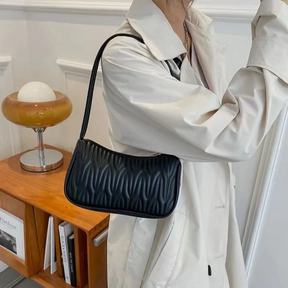 Women Underarm Bag Korean Fashion PU Leather Pleated Shoulder Bag Simple Exquisite Makeup Lipstick Purse Handbags
Women Underarm Bag Korean Fashion PU Leather Pleated Shoulder Bag Simple Exquisite Makeup Lipstick Purse Handbags