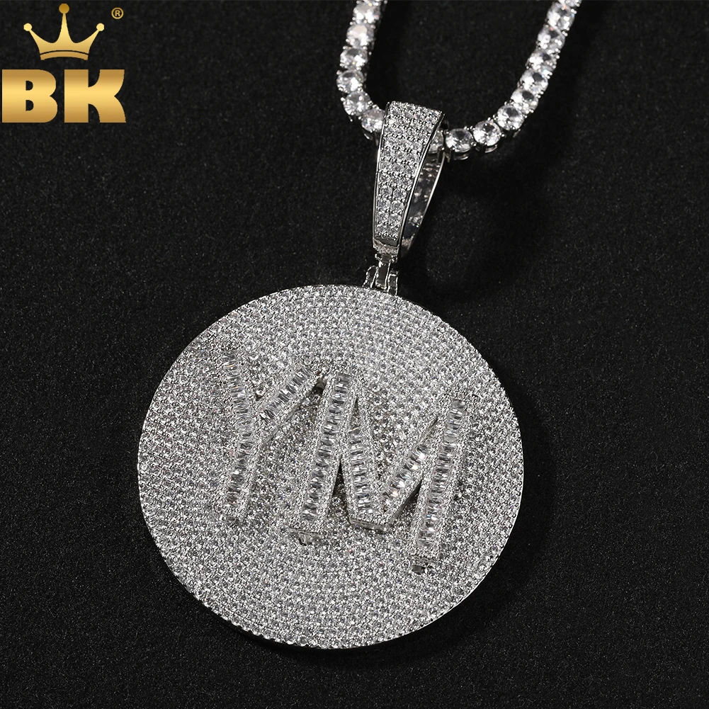 THE BLING KING на заказ Baguettecz начальные буквы круглый кулон ожерелье выложенный кубический циркон для мужчин женщин хип-хоп ювелирные изделия
THE BLING KING на заказ Baguettecz начальные буквы круглый кулон ожерелье выложенный кубический циркон для мужчин женщин хип-хоп ювелирные изделия