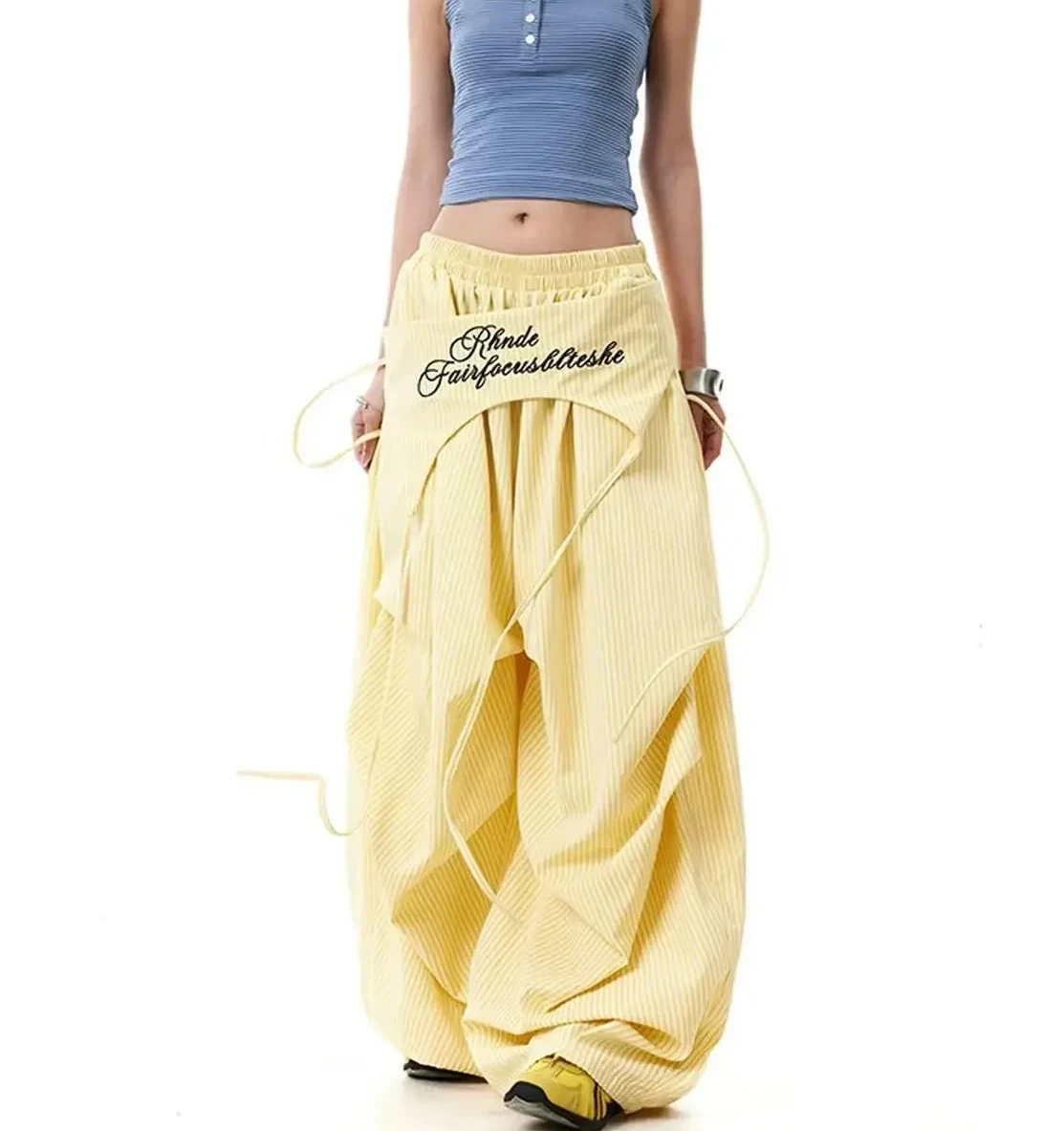 Женские желтые широкие брюки в американском стиле ретро с вышивкой букв, повседневные свободные брюки с галстуком, тонкие дизайнерские брюки десантника
Женские желтые широкие брюки в американском стиле ретро с вышивкой букв, повседневные свободные брюки с галстуком, тонкие дизайнерские брюки десантника