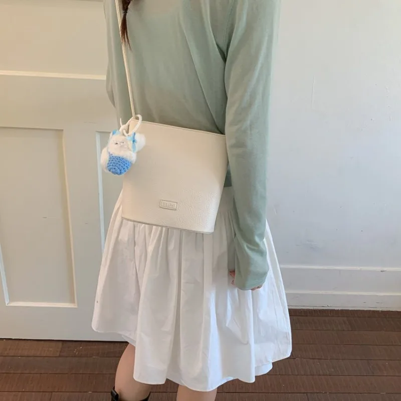 Simple Daily Tote Bag Women Luxury Craft Details Classic Elegant Tone Trendy Paris Leisure Handbag
Simple Daily Tote Bag Women Luxury Craft Details Classic Elegant Tone Trendy Paris Leisure Handbag