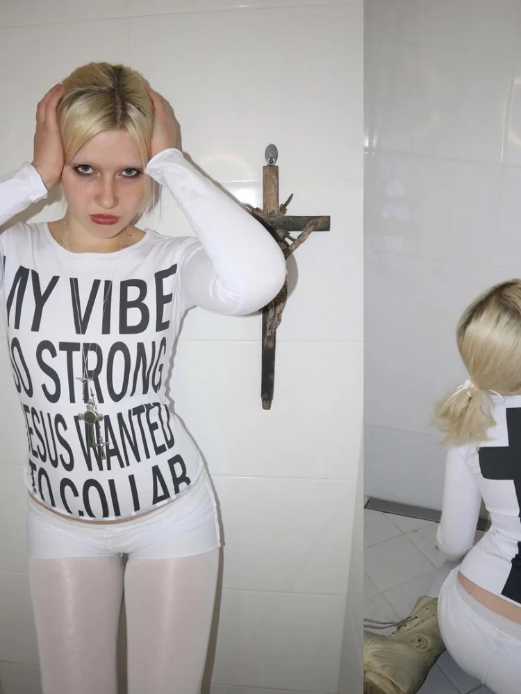 Personalized White Letter Printed Tops Women Round Neck Long Sleeves Cross Pattern Slim Fit Y2k T-shirt 2025 Hot Sale Lady Wear
Personalized White Letter Printed Tops Women Round Neck Long Sleeves Cross Pattern Slim Fit Y2k T-shirt 2025 Hot Sale Lady Wear
