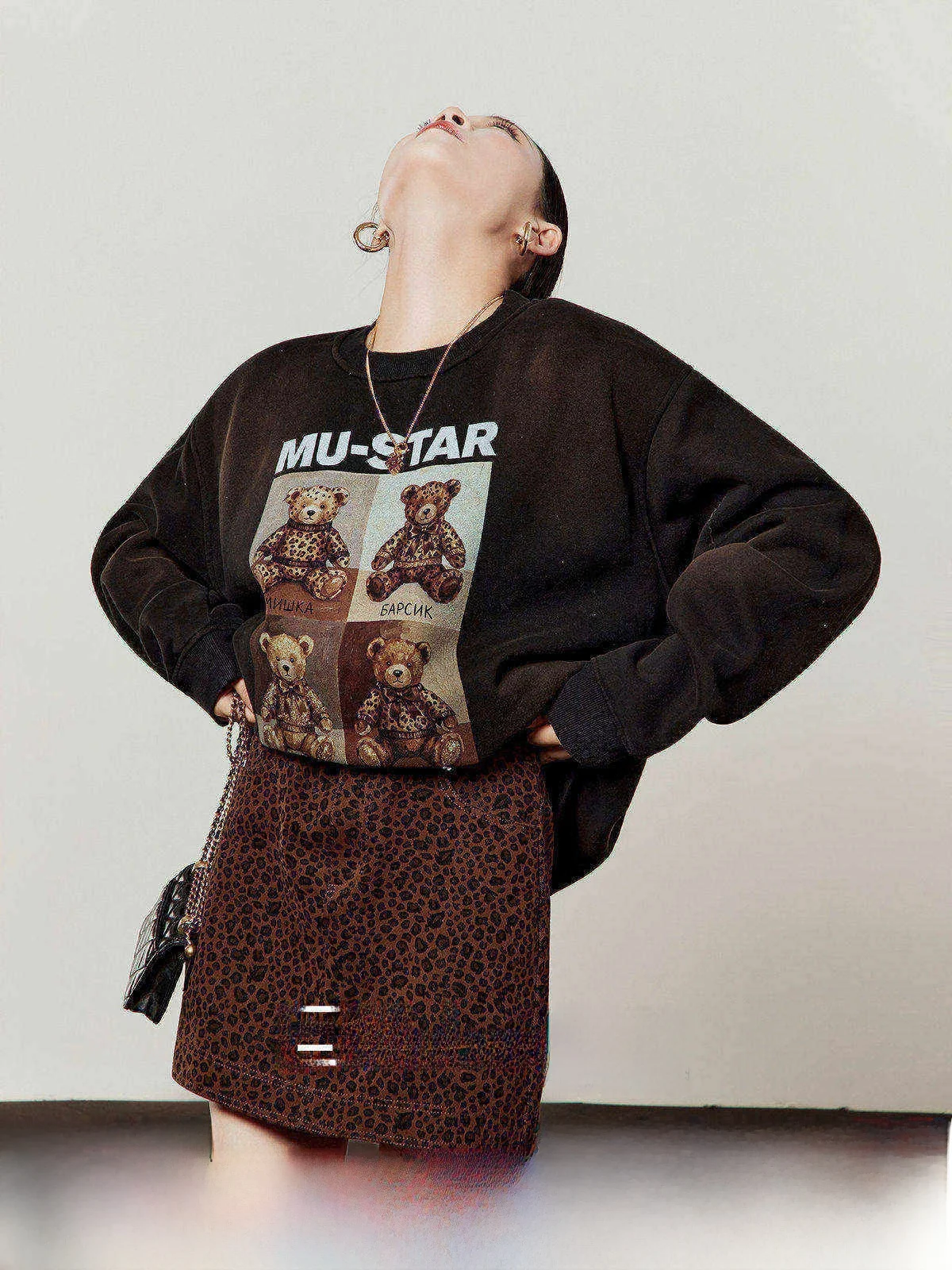 Retro Black Fleece Women's Sweatshirt Long Sleeve Loose Print Casual Style Spring New Arrival from Zhou Li Wu
Retro Black Fleece Women's Sweatshirt Long Sleeve Loose Print Casual Style Spring New Arrival from Zhou Li Wu