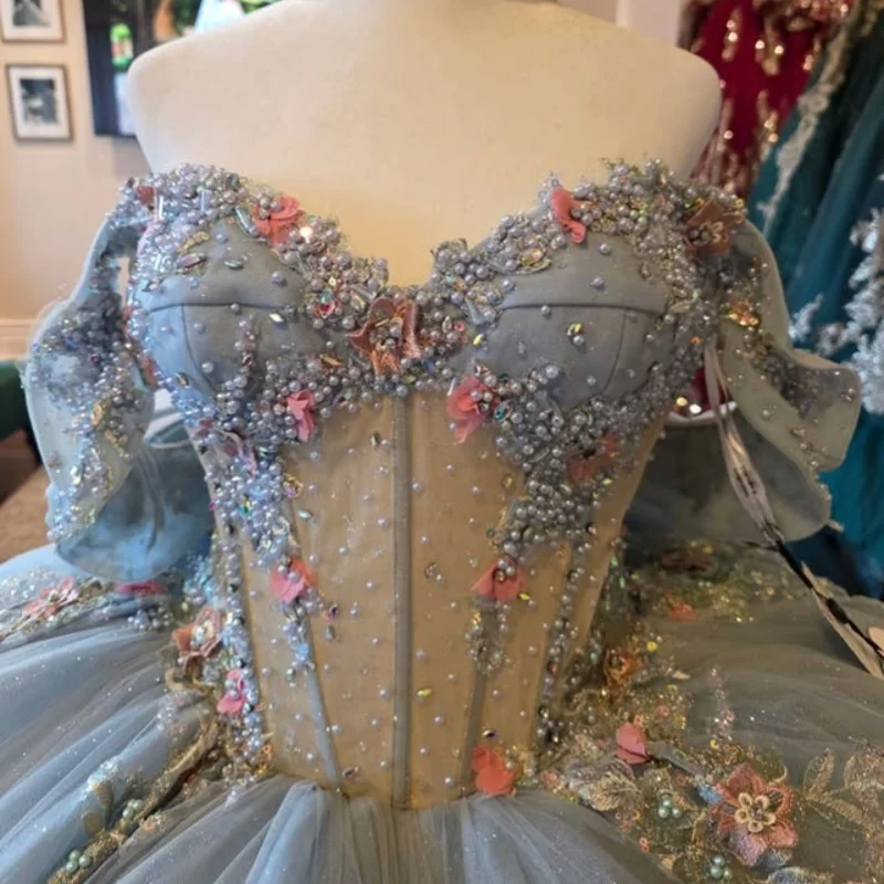 Shiny haze blue Quinceanera Dress off-shoulder glitter 3D flower decal Long tail Bow vestidos de 15 Quinceanera Customize
Shiny haze blue Quinceanera Dress off-shoulder glitter 3D flower decal Long tail Bow vestidos de 15 Quinceanera Customize