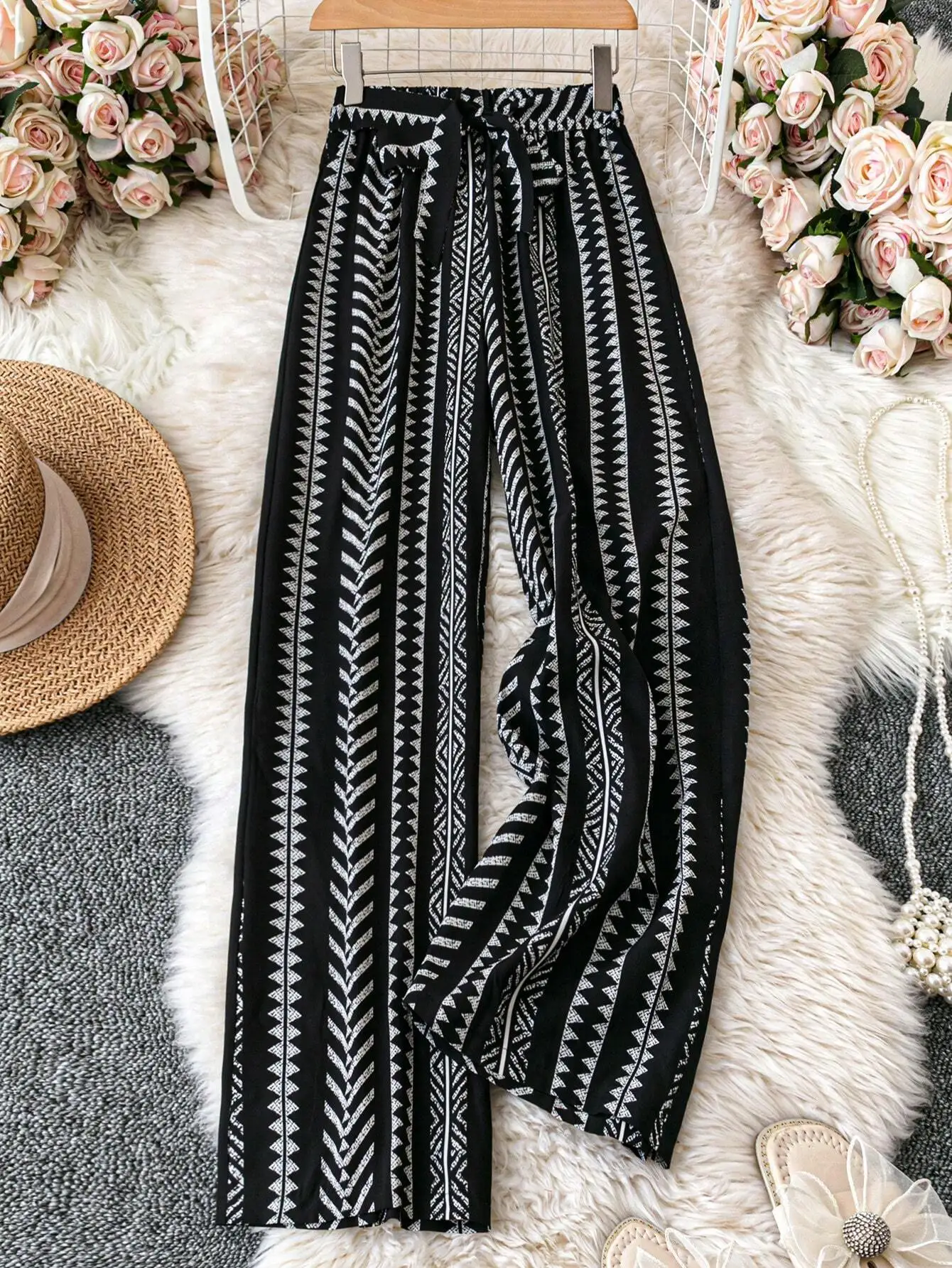 Allover Printed Belted High Waist Wide Leg Pants Women Soft Fabric Fall Casual Daily Beach Vacation Loose Fit Outdoor Travel Fashion Trousers
Allover Printed Belted High Waist Wide Leg Pants Women Soft Fabric Fall Casual Daily Beach Vacation Loose Fit Outdoor Travel Fashion Trousers