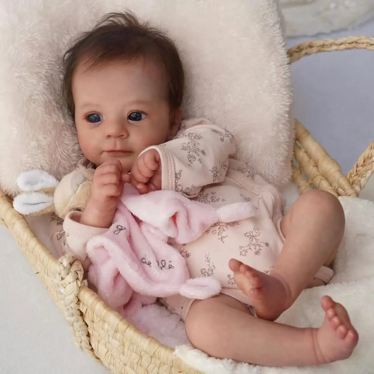 Realistic 18in Reborn Baby Girl Doll, Lifelike Weighted Newborn Doll, Soft Body Reborn Gift Playset for Children 3 Years Old Up
Realistic 18in Reborn Baby Girl Doll, Lifelike Weighted Newborn Doll, Soft Body Reborn Gift Playset for Children 3 Years Old Up