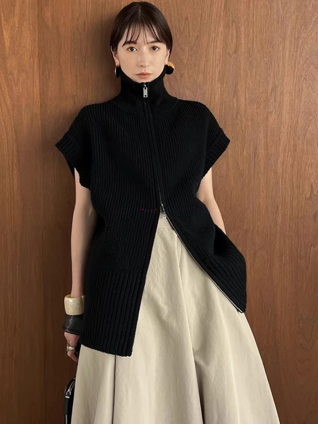 C1ane High Neck Sleeveless Knitted Vest Sweater with Zipper Design Trendy Sweet Style Pure Color Autumn Winter Women's Top
C1ane High Neck Sleeveless Knitted Vest Sweater with Zipper Design Trendy Sweet Style Pure Color Autumn Winter Women's Top