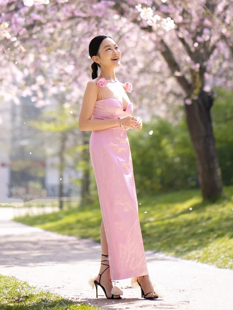 A new French retro, elegant and slimming dress with floral decorations and a sexy halter dress for the summer of 2025
A new French retro, elegant and slimming dress with floral decorations and a sexy halter dress for the summer of 2025