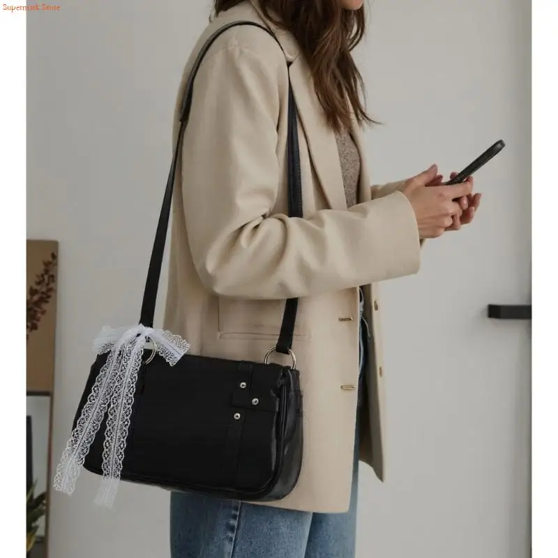 Q5WE Gothic Dark Metal Chain Decors Shoulder Bag Stylish Armpit Purse Underarm Bag For Unique Fashion Statement
Q5WE Gothic Dark Metal Chain Decors Shoulder Bag Stylish Armpit Purse Underarm Bag For Unique Fashion Statement