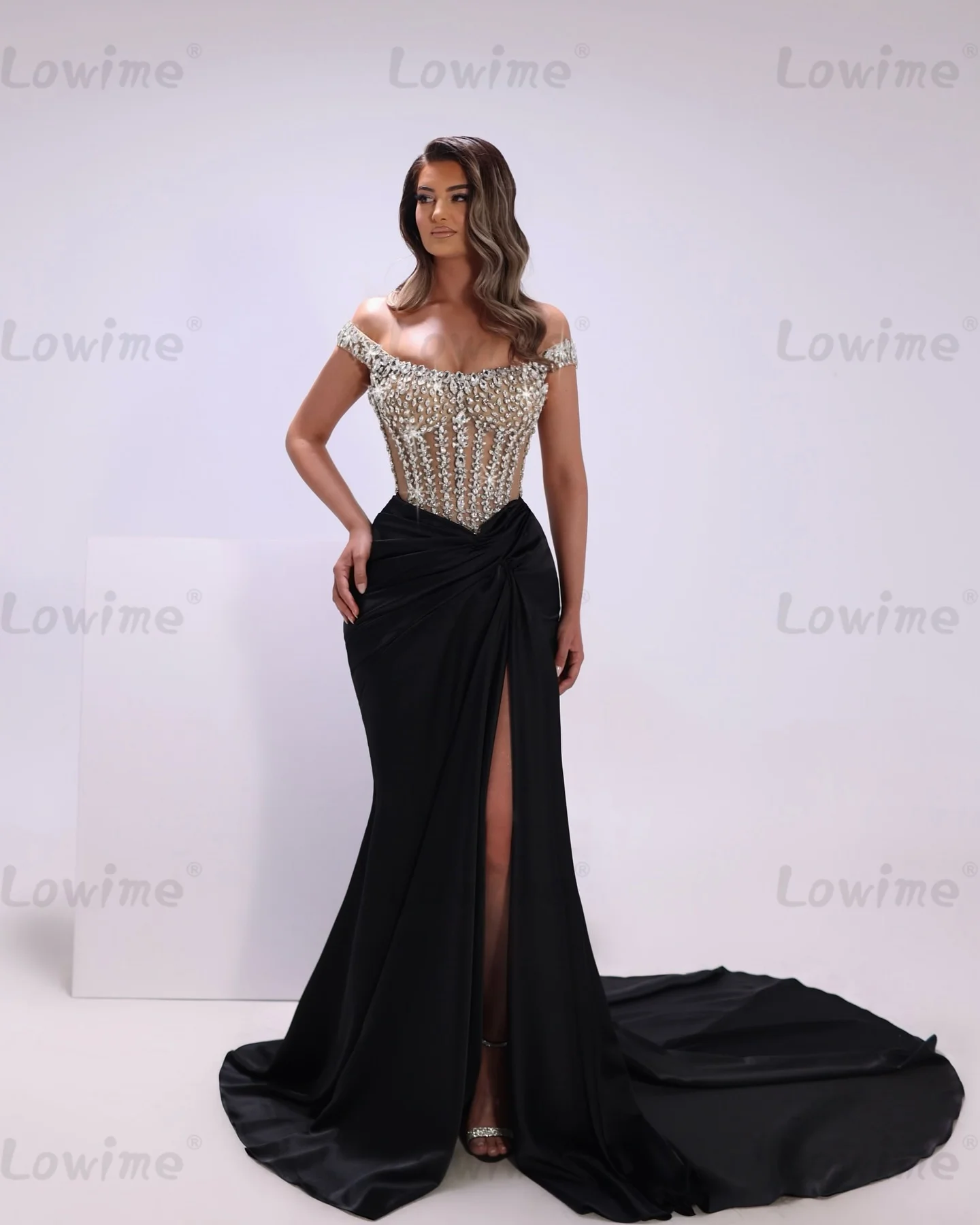 Lowime Black Party Dresses Off The Shoulder Crystals Long Prom Dress 2025 Customized With High Split Side Satin Evening Gowns
Lowime Black Party Dresses Off The Shoulder Crystals Long Prom Dress 2025 Customized With High Split Side Satin Evening Gowns