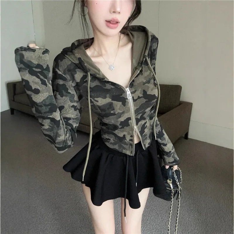 Retro Camo Streetwear Zip Up Hoodie T-shirts Women American Fashion Camouflage Zipper Up Cropped Tops Y2k Autumn Chic Tee Shirts
Retro Camo Streetwear Zip Up Hoodie T-shirts Women American Fashion Camouflage Zipper Up Cropped Tops Y2k Autumn Chic Tee Shirts