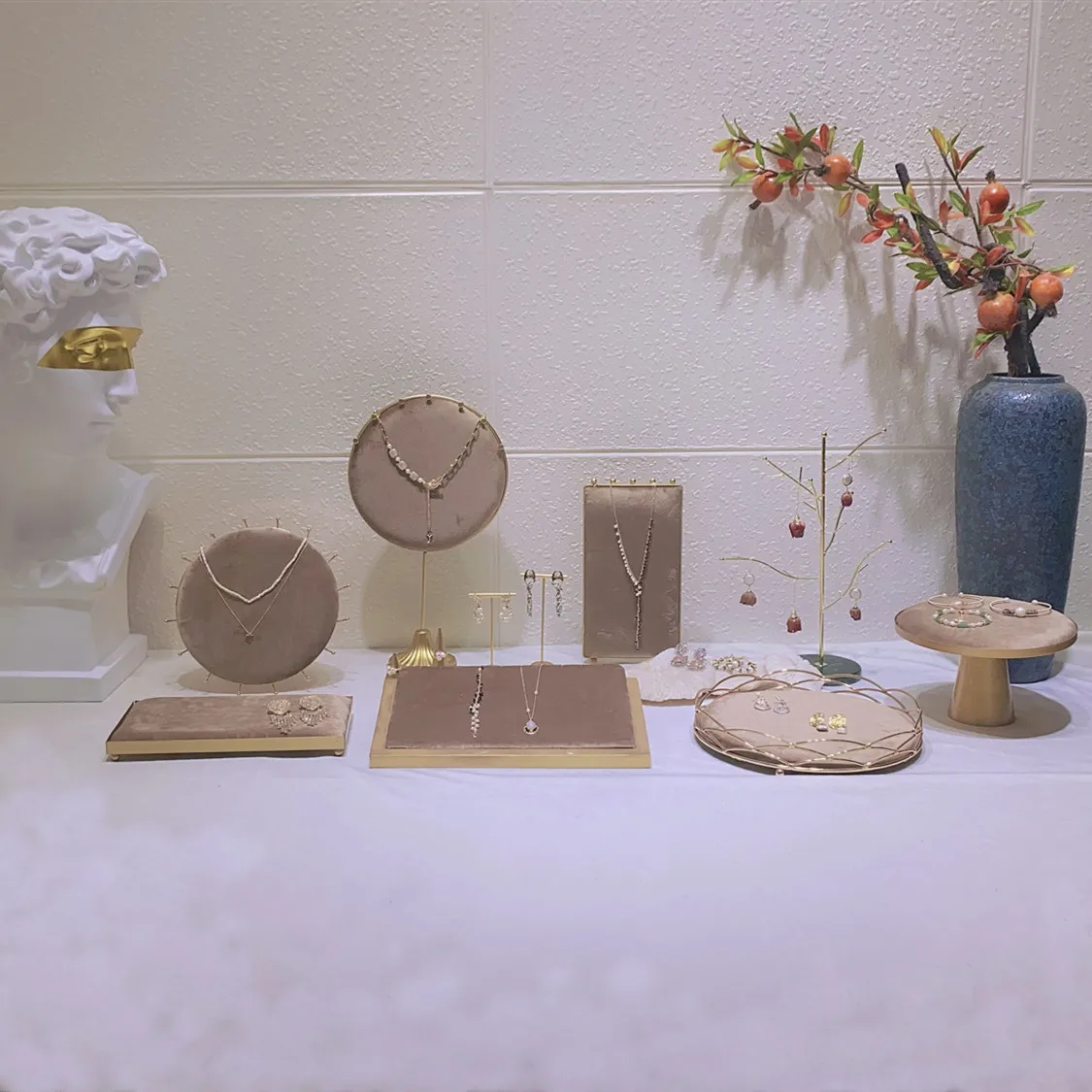 Light coffee color jewelry display props store display studio set up jewelry jewelry set display props
Light coffee color jewelry display props store display studio set up jewelry jewelry set display props