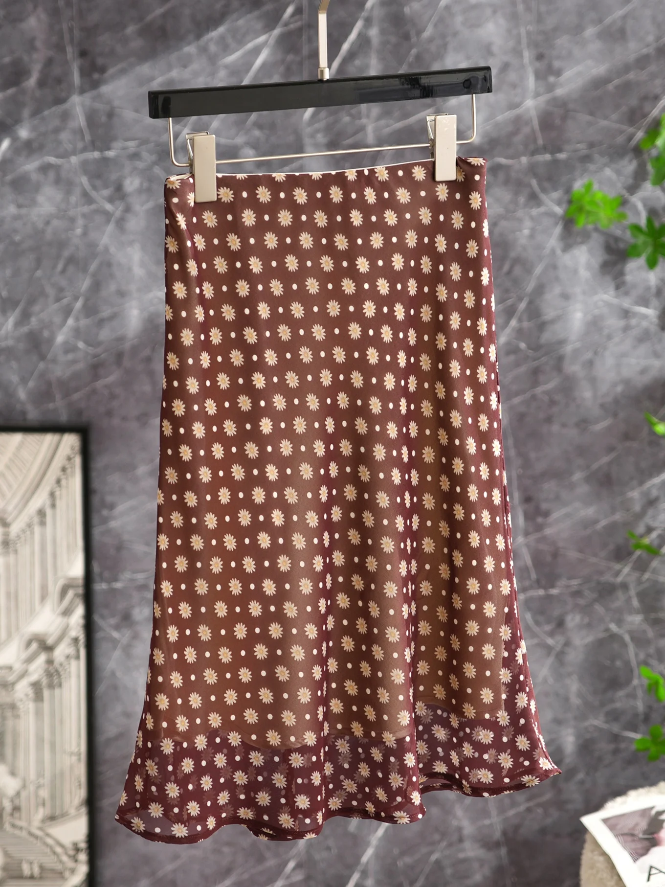 Seoul Daisy Washed Bali Elegant Vintage Coffee Print Fish Tail Half Skirt Women Summer High Waist A-Line Skirt
Seoul Daisy Washed Bali Elegant Vintage Coffee Print Fish Tail Half Skirt Women Summer High Waist A-Line Skirt