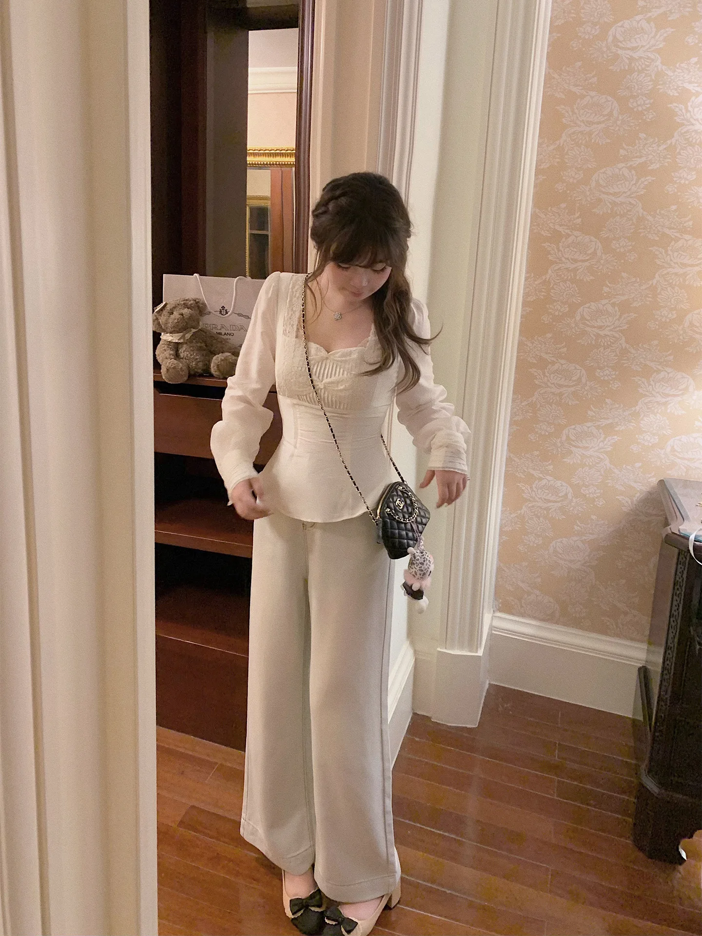 aph Faionable Широкие брюки прямого кроя двухцветные джинсовые джинсы женские свободные повседневные брюки из шелкового лиоцелла с девятью очками
aph Faionable Широкие брюки прямого кроя двухцветные джинсовые джинсы женские свободные повседневные брюки из шелкового лиоцелла с девятью очками