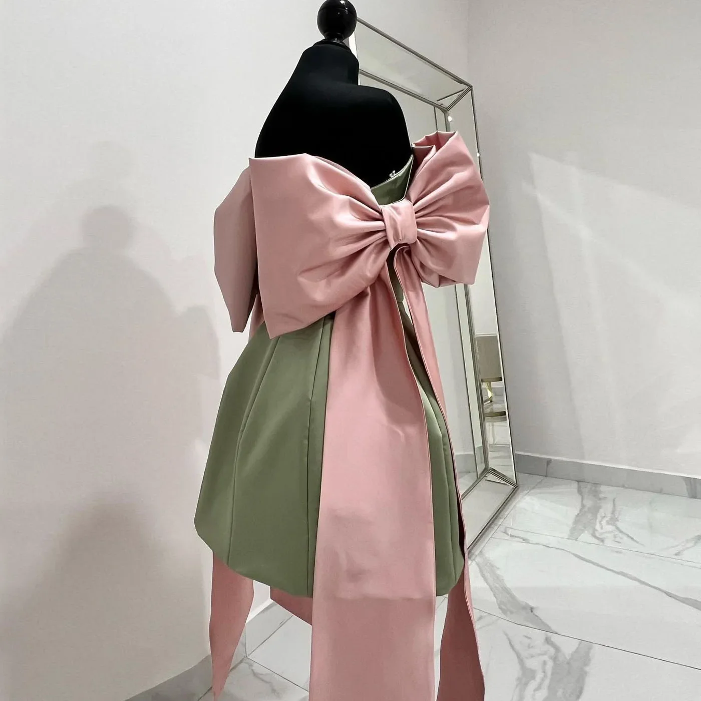 Pink Mint Green Short Party Dresses with Bow Hand Prom Gown Strapless Sleeveless New Arrival Mini Length Formal Dress Pleated
Pink Mint Green Short Party Dresses with Bow Hand Prom Gown Strapless Sleeveless New Arrival Mini Length Formal Dress Pleated