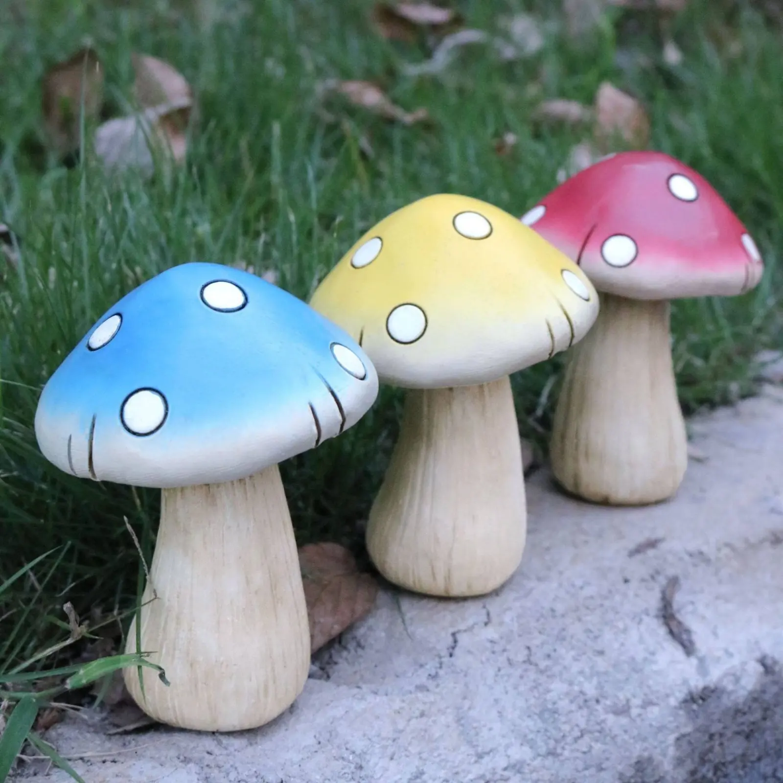 3 Pieces Resin Fungus Decor Weatherproof Garden Fungus Ornament Colorful Waterproof for Lawn
3 Pieces Resin Fungus Decor Weatherproof Garden Fungus Ornament Colorful Waterproof for Lawn