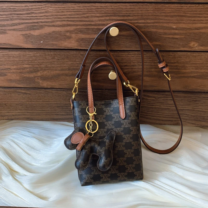 Popular Luxury Leather Crossbody Bag, Women's Elegant Messenger Bag, Famous Designer Handbags Classic Style
Popular Luxury Leather Crossbody Bag, Women's Elegant Messenger Bag, Famous Designer Handbags Classic Style