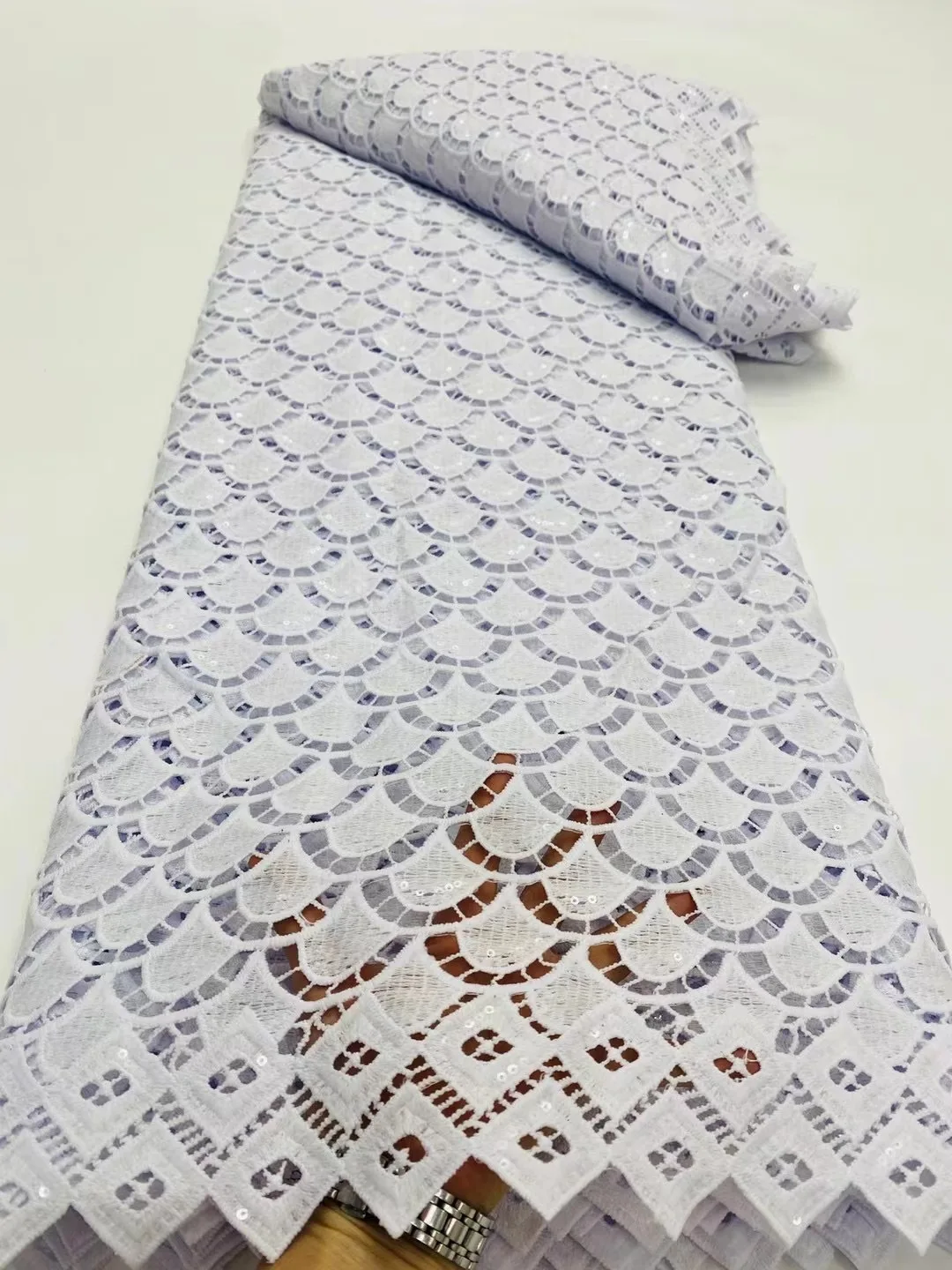 Fashion tulle Nigerian Lace Fabric 2025 High Quality Lace African Guipure Cord Lace Fabric French Tull Lace For Women Weddging
Fashion tulle Nigerian Lace Fabric 2025 High Quality Lace African Guipure Cord Lace Fabric French Tull Lace For Women Weddging