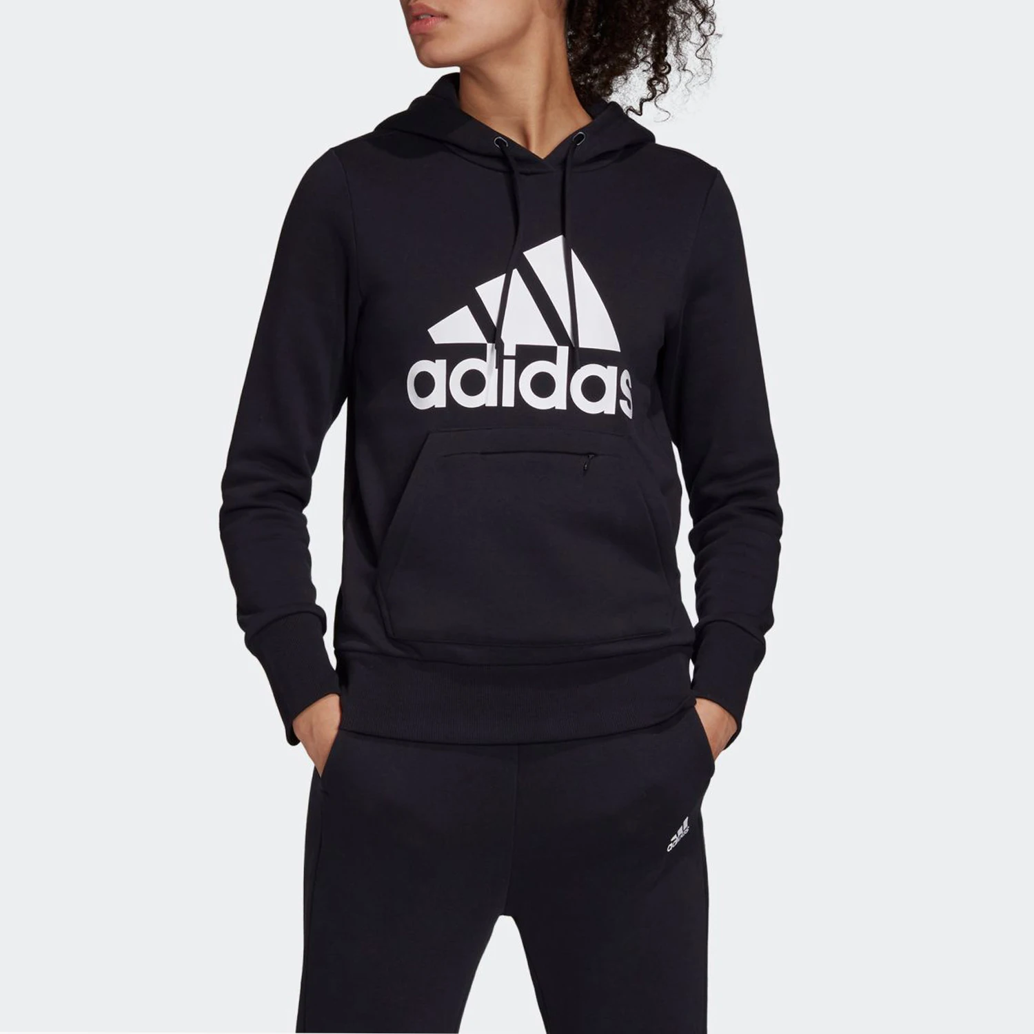 Женская классическая трикотажная толстовка с капюшоном Adidas Originals GC6915
Женская классическая трикотажная толстовка с капюшоном Adidas Originals GC6915