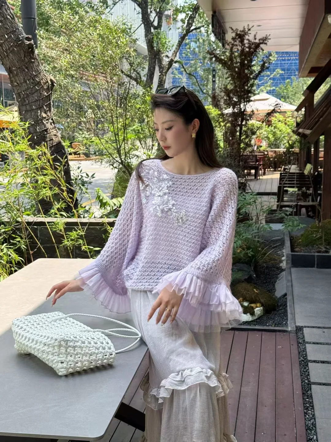 French Style Sequin Floral Long Sleeve Knitted Sweater Women 2025 Autumn New Hollow Out Casual Loose Patchwork Pullovers F152 
French Style Sequin Floral Long Sleeve Knitted Sweater Women 2025 Autumn New Hollow Out Casual Loose Patchwork Pullovers F152