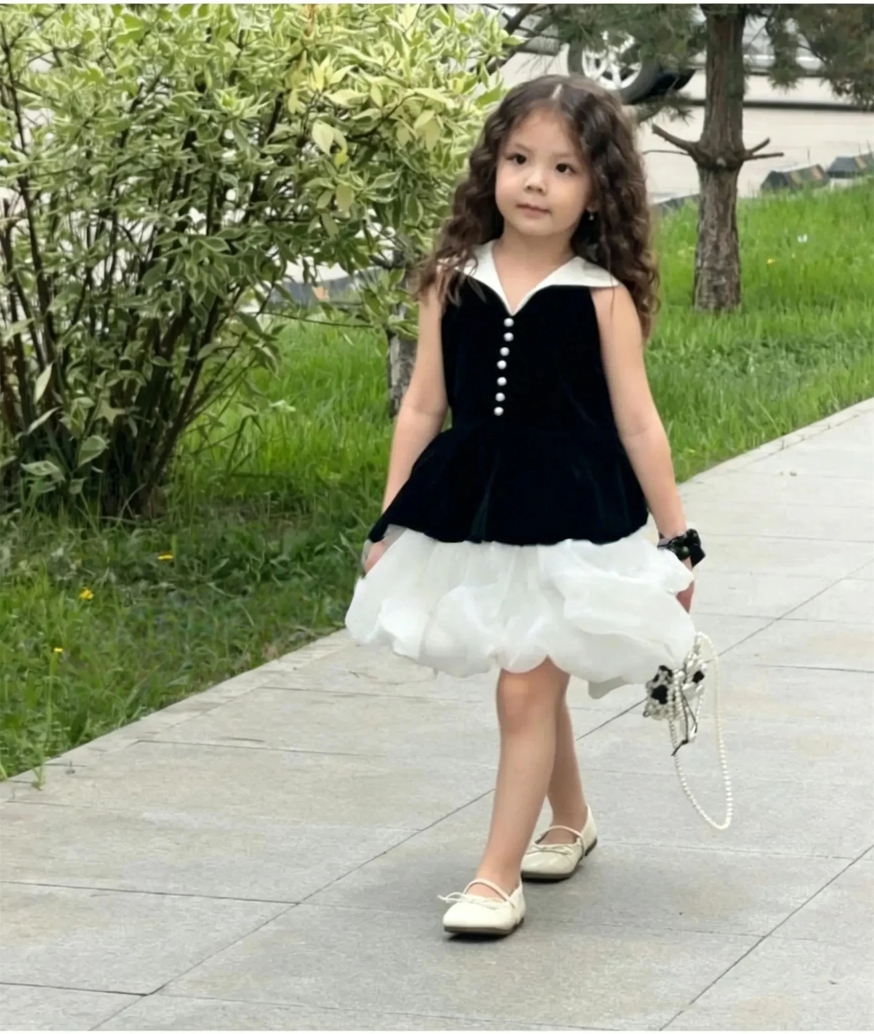 Custom Girls Luxury Sleeveless Velvet Tulle Flower Girl Dress With Peter Pan Collar Wedding Party Gown Birthday Party Pageant
Custom Girls Luxury Sleeveless Velvet Tulle Flower Girl Dress With Peter Pan Collar Wedding Party Gown Birthday Party Pageant