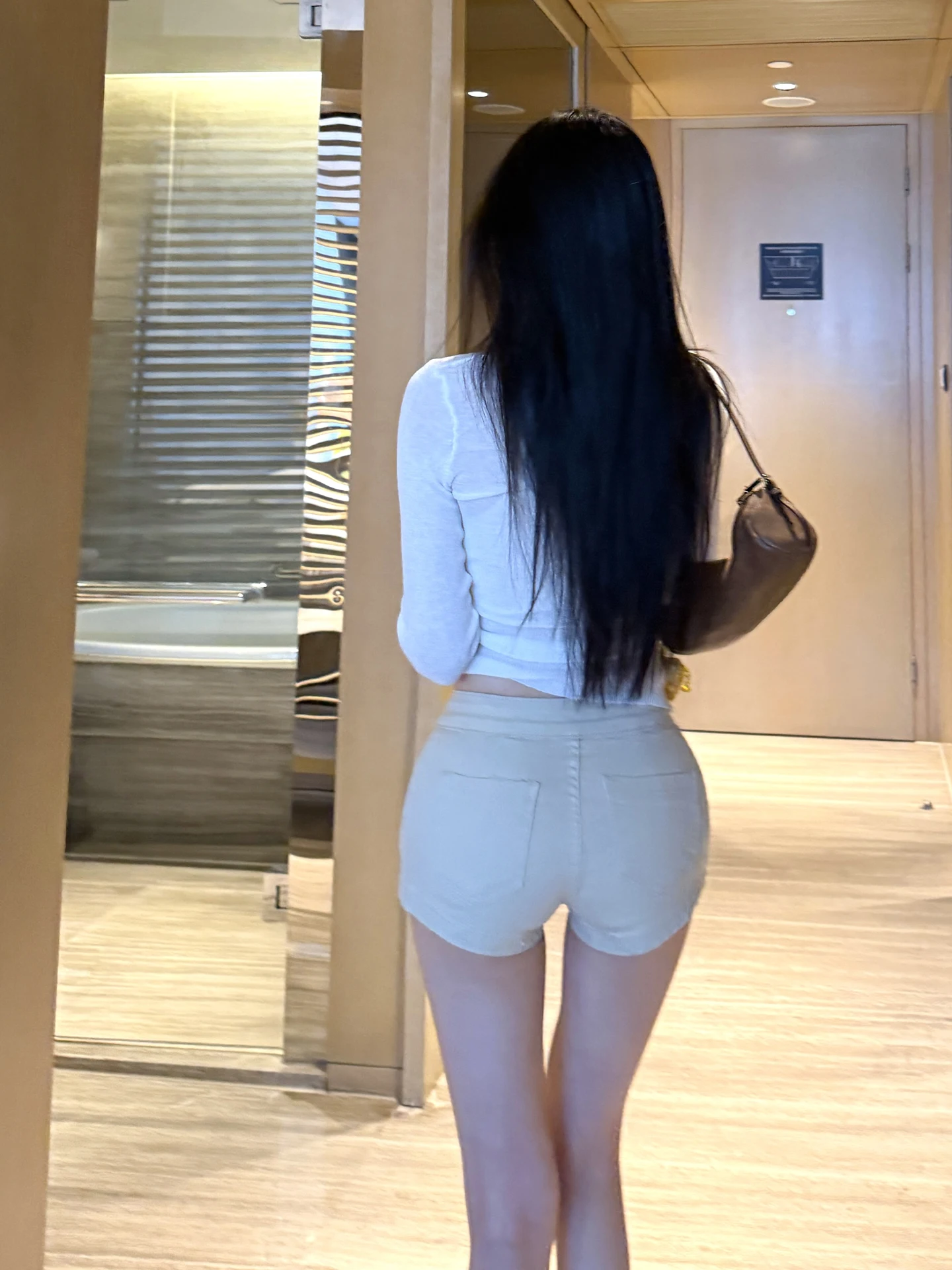 Sexy Kaki Denim Shorts Women's Peach Butt Formation Hot Pants Tight Fit Natural Waist Button Closure Pure Color Casual Pants
Sexy Kaki Denim Shorts Women's Peach Butt Formation Hot Pants Tight Fit Natural Waist Button Closure Pure Color Casual Pants