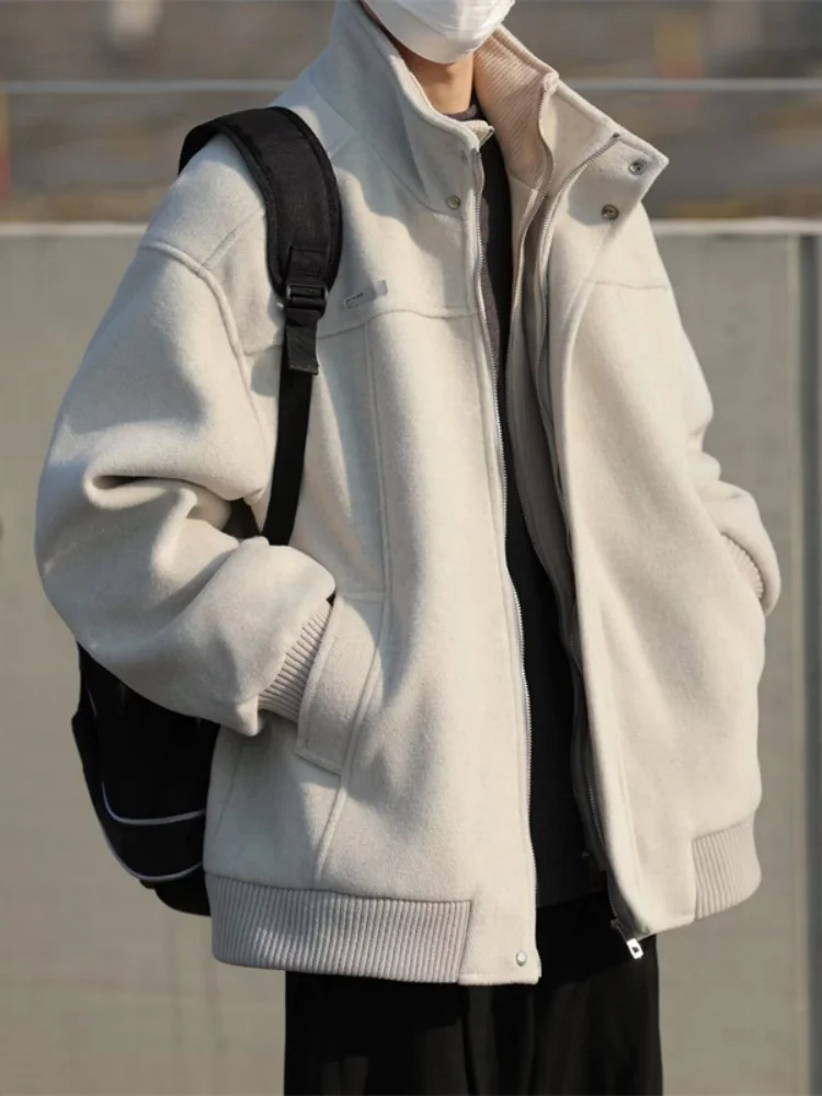 Men's Woolen Jaet Autumn Winter Faionable Haome Sle Zipper Decoration Anti-Static Treaent Thiened Long Sve Coat
Men's Woolen Jaet Autumn Winter Faionable Haome Sle Zipper Decoration Anti-Static Treaent Thiened Long Sve Coat