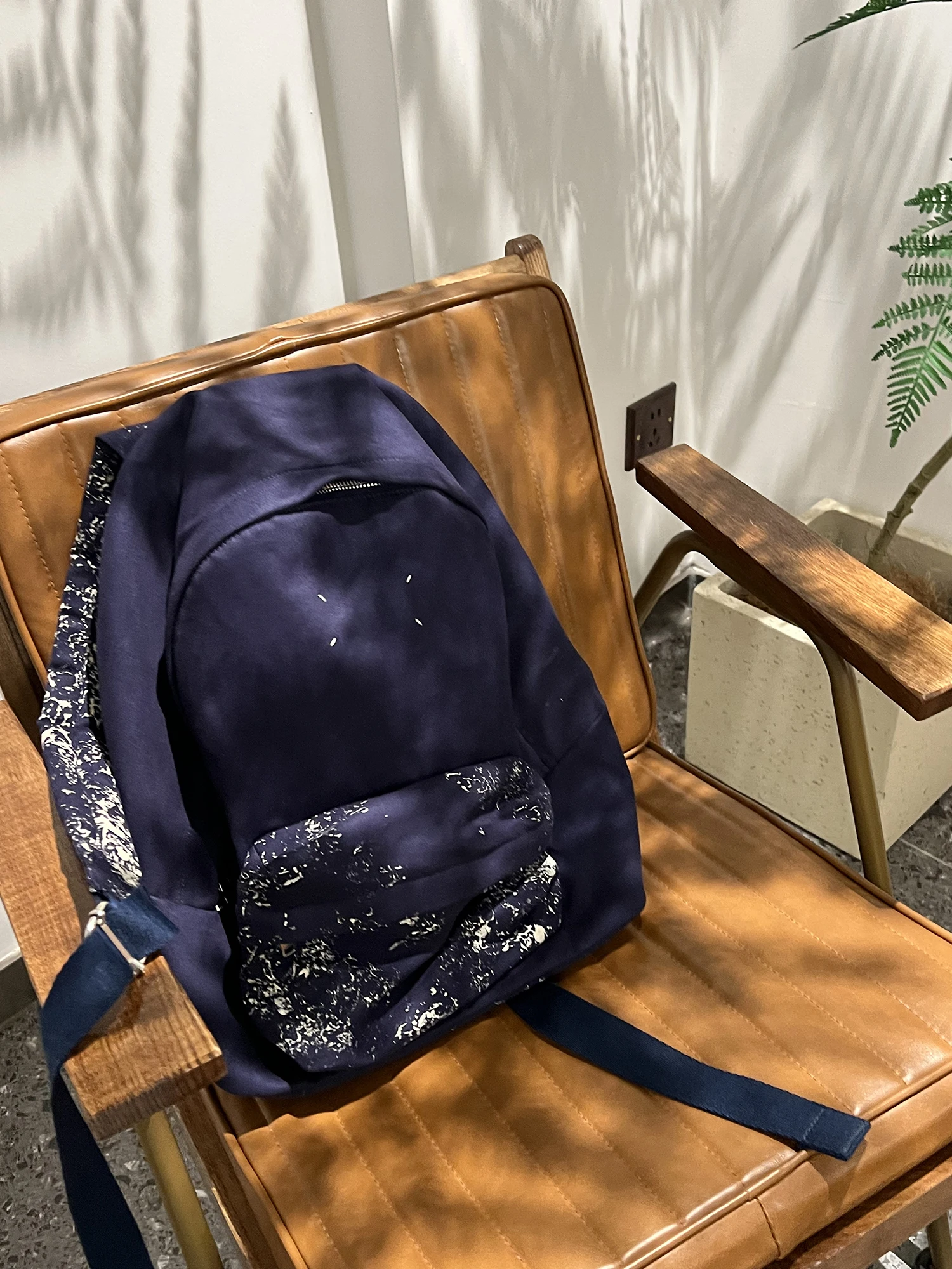 Школьная сумка Margiela Heavy Industries, рюкзак большой вместимости со всплеском чернил
Школьная сумка Margiela Heavy Industries, рюкзак большой вместимости со всплеском чернил