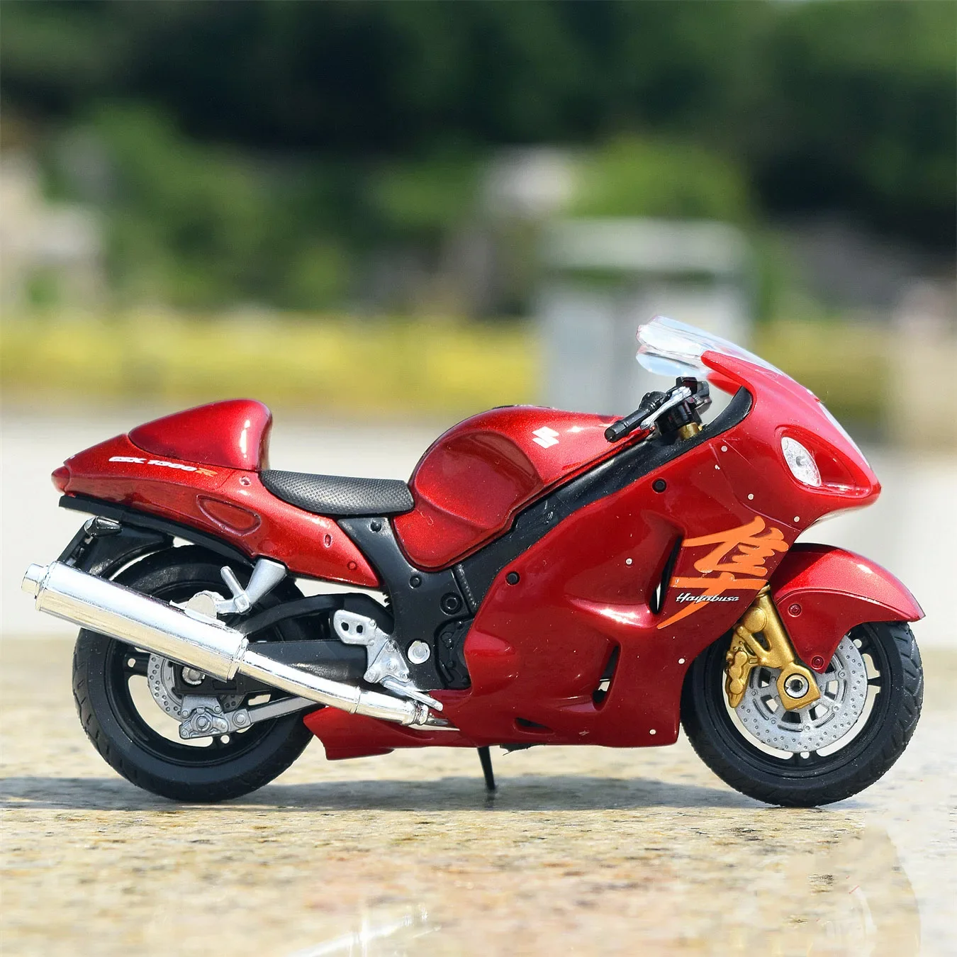 Модель мотоцикла WELLY 1:18 SUZUKI GSX-1300R из сплава, имитация уличных гонок, литые металлические игрушки, модель мотоцикла, детские подарки
Модель мотоцикла WELLY 1:18 SUZUKI GSX-1300R из сплава, имитация уличных гонок, литые металлические игрушки, модель мотоцикла, детские подарки