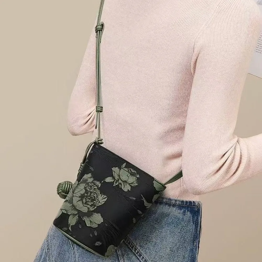 With Pendant Chinese Style Handbag Zipper Closure Chinese Style Retro Shoulder Bag Lightweight Large Capacity
With Pendant Chinese Style Handbag Zipper Closure Chinese Style Retro Shoulder Bag Lightweight Large Capacity