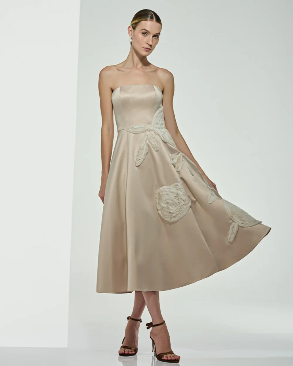 Customized High Quality Charmeuse Pleat Flower A-line Strapless Midi Prom Dresses Luxury Party Exquisite Pastrol
Customized High Quality Charmeuse Pleat Flower A-line Strapless Midi Prom Dresses Luxury Party Exquisite Pastrol