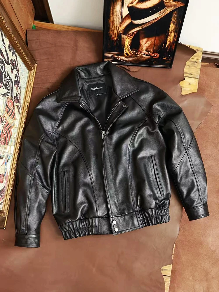 Тяжелая мужская классическая кожаная куртка свободного покроя из матовой воловьей кожи без покрытия в винтажном стиле 90-х годов
Тяжелая мужская классическая кожаная куртка свободного покроя из матовой воловьей кожи без покрытия в винтажном стиле 90-х годов