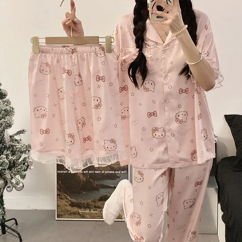 Новые летние милые пижамы Hello Kitty, женские шорты из трех предметов с короткими рукавами, брюки, домашняя одежда с милыми героями мультфильмов
Новые летние милые пижамы Hello Kitty, женские шорты из трех предметов с короткими рукавами, брюки, домашняя одежда с милыми героями мультфильмов