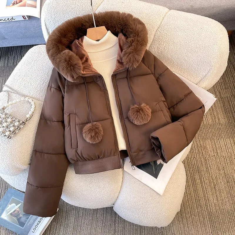 Женская зимняя утепленная куртка с капюшоном из искусственного меха, с длинными рукавами, на хлопковой подкладке, повседневная, однотонная, приталенная, утолщенная, теплая, короткая верхняя одежда
Женская зимняя утепленная куртка с капюшоном из искусственного меха, с длинными рукавами, на хлопковой подкладке, повседневная, однотонная, приталенная, утолщенная, теплая, короткая верхняя одежда