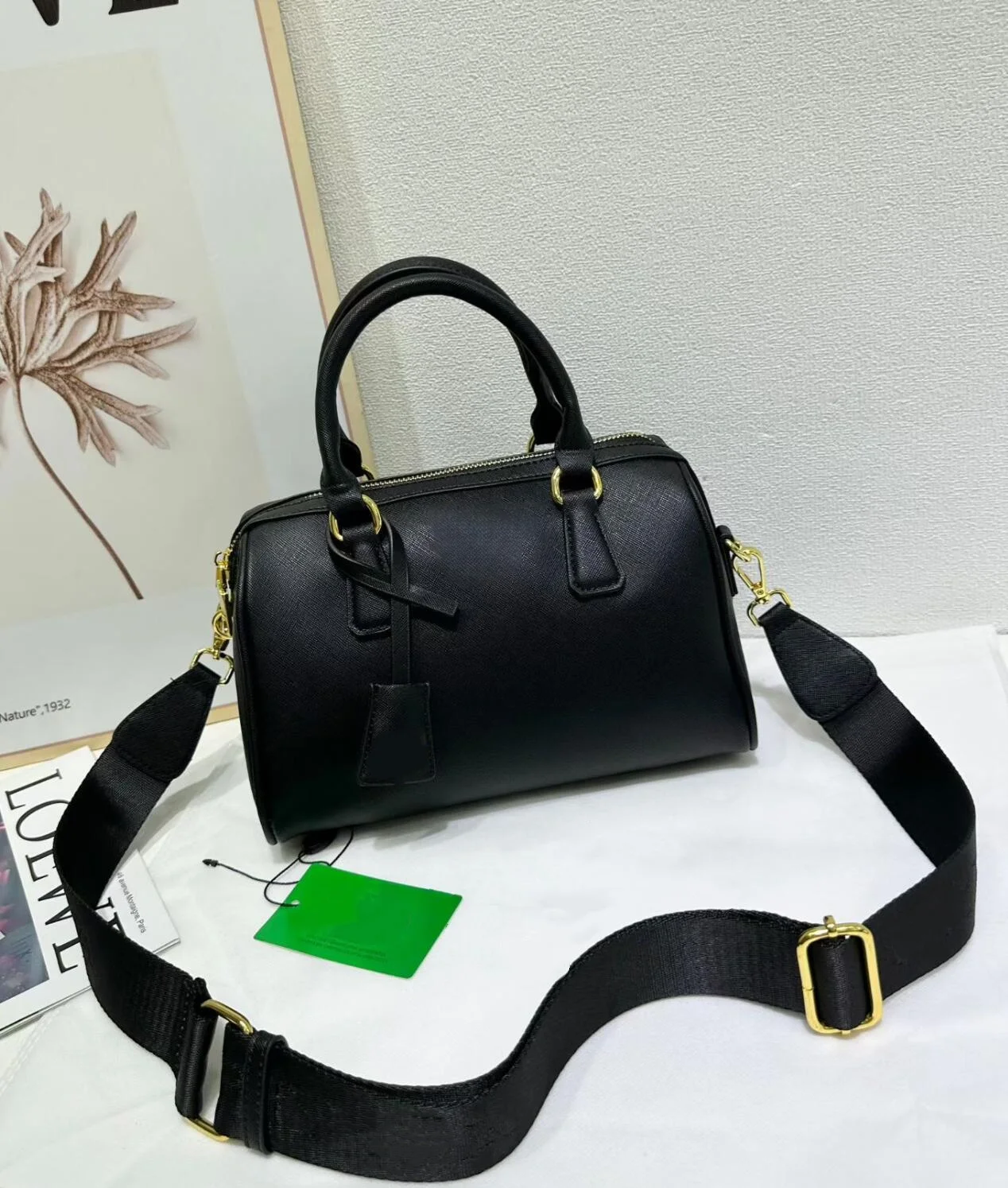 2026 New Solid Blush Pink Saffiano Shoulder Bucket Bag Removable Long Crossbody Strap All-match Neutral Tone Handbag for All Seasons gab pradaeS
2026 New Solid Blush Pink Saffiano Shoulder Bucket Bag Removable Long Crossbody Strap All-match Neutral Tone Handbag for All Seasons gab pradaeS