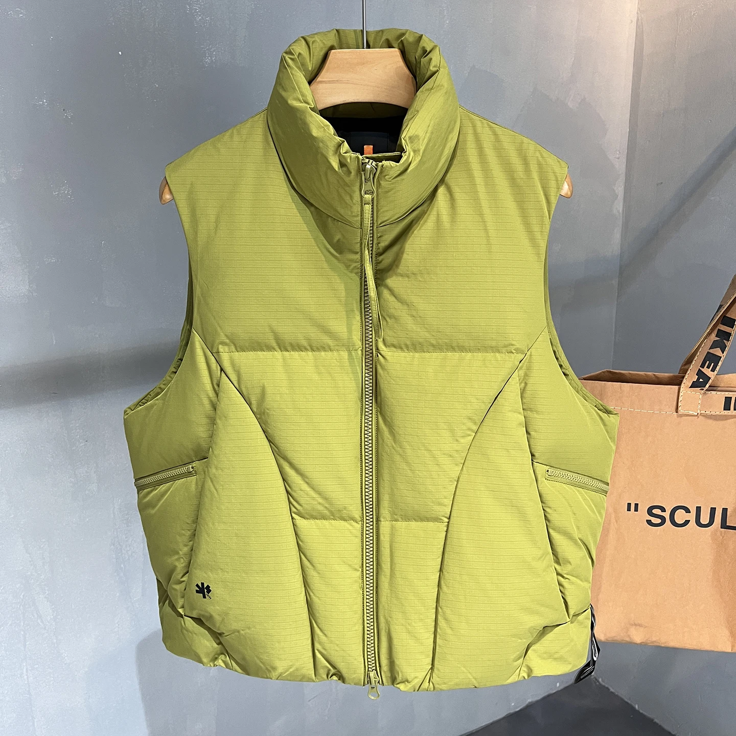 Loose Fit Du down Vest Men's Thiened Autumn Winter Stand Collar Jaet Youth Faion Warm Polyester Fiber Zipper Closure
Loose Fit Du down Vest Men's Thiened Autumn Winter Stand Collar Jaet Youth Faion Warm Polyester Fiber Zipper Closure