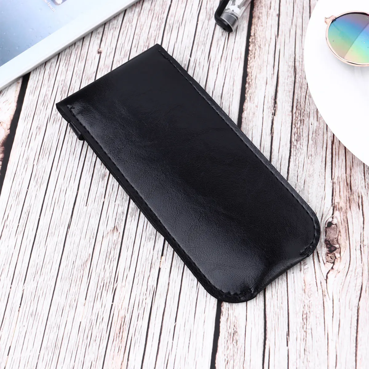 1Pcs Pen Case Protective Sleeve Vintage Design Black Pen Holder Storage Pouch for Home Office School Use 
1Pcs Pen Case Protective Sleeve Vintage Design Black Pen Holder Storage Pouch for Home Office School Use