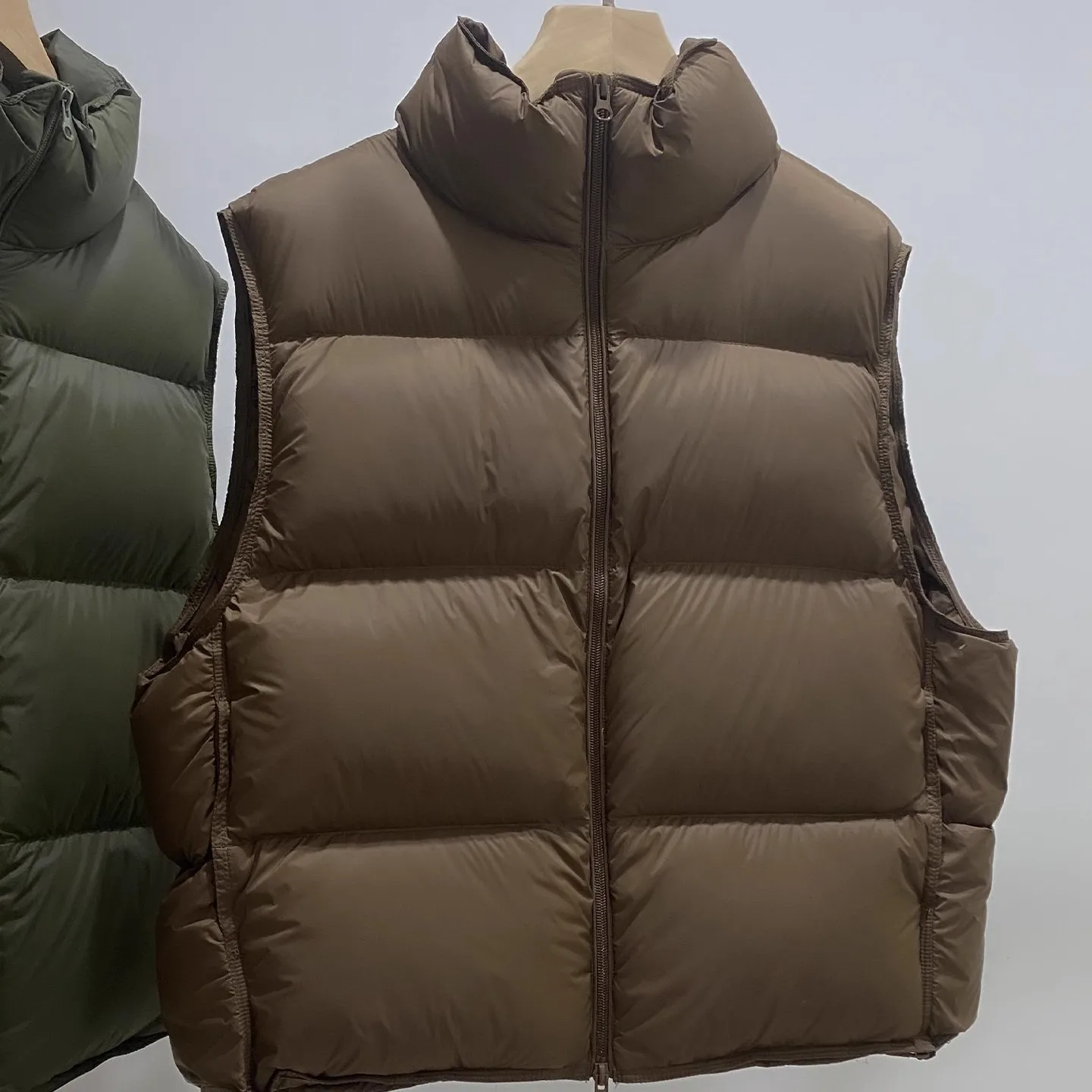 American Sle ort down Vest Women's New Autumn Winter Thiened Stand Collar 95 White Du Feather Puff Vest Outerwear
American Sle ort down Vest Women's New Autumn Winter Thiened Stand Collar 95 White Du Feather Puff Vest Outerwear