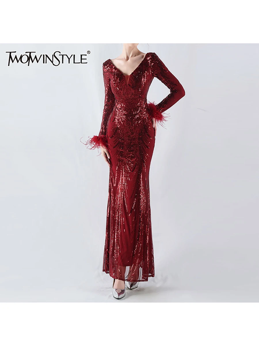TWOTWINSTYLE однотонные утягивающие платья с перьями для женщин с v-образным вырезом и длинными рукавами, темпераментное платье с высокой талией, женская мода, новинка
TWOTWINSTYLE однотонные утягивающие платья с перьями для женщин с v-образным вырезом и длинными рукавами, темпераментное платье с высокой талией, женская мода, новинка